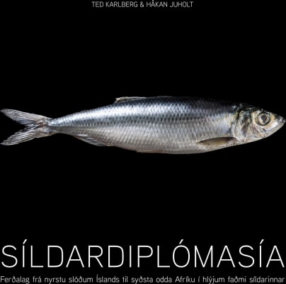 Síldardiplómasía: Ferðalag frá nyrstu slóðum Íslands til syðsta odda Afríku í hlýjum faðmi síldarinnar