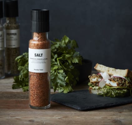 Salt með tómat, parmesan og basil