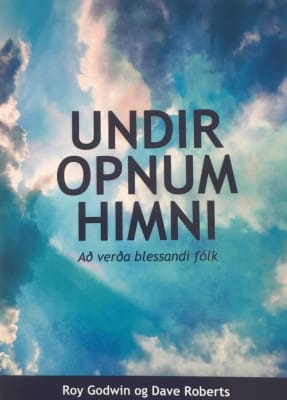 Undir opnum himni