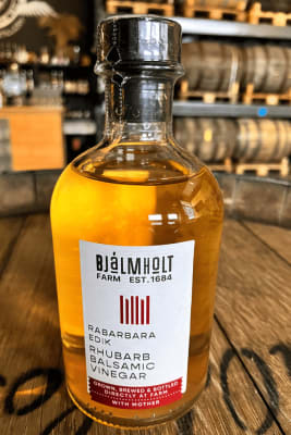 Bjálmholt Rhubarb Vinegar
