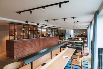 Gisting með morgunverði fyrir tvo á Center Hotel Plaza