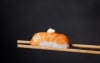 Lax nigiri með hvítlauk