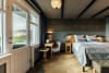 Gisting í svítu, 90 mínútna nudd og aðgangur að spa fyrir tvo auk gönguferðar með leiðsögn frá Skálakot Manor Hotel