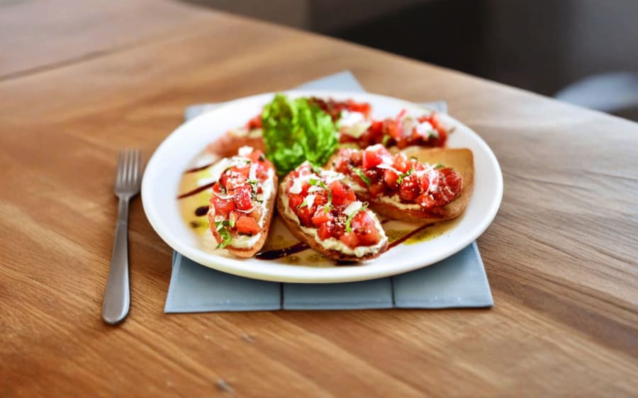 BRUSCHETTA MEÐ TÓMÖTUM OG BASIL