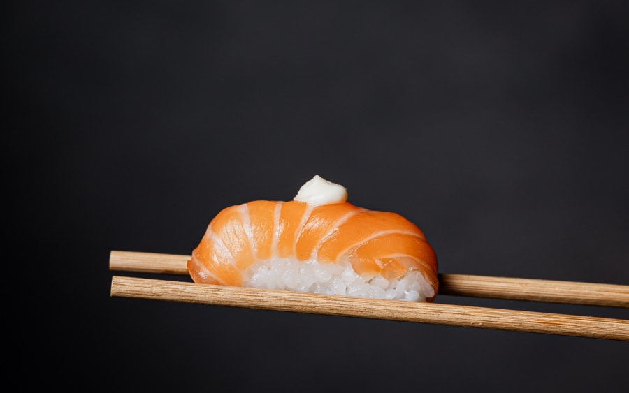 Lax nigiri með hvítlauk