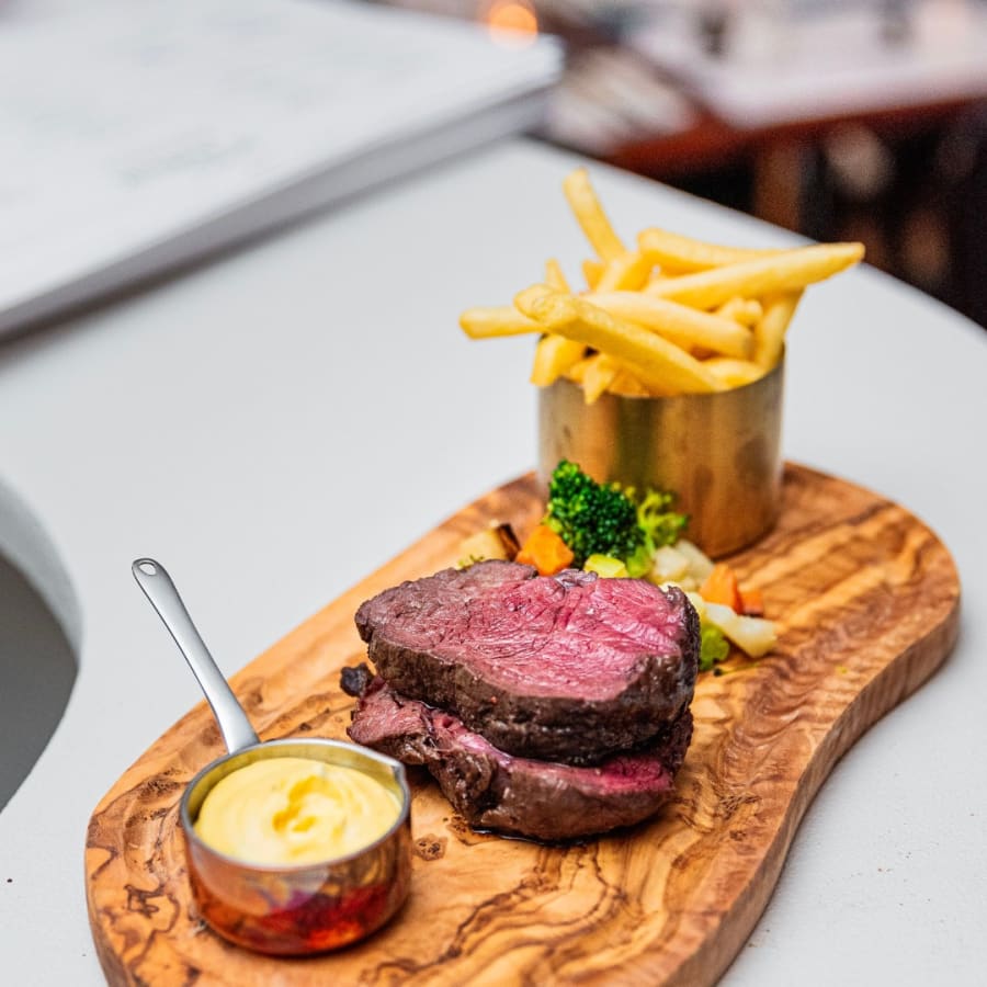 Steikarhlaðborð fyrir 2 á Brasserie Ask
