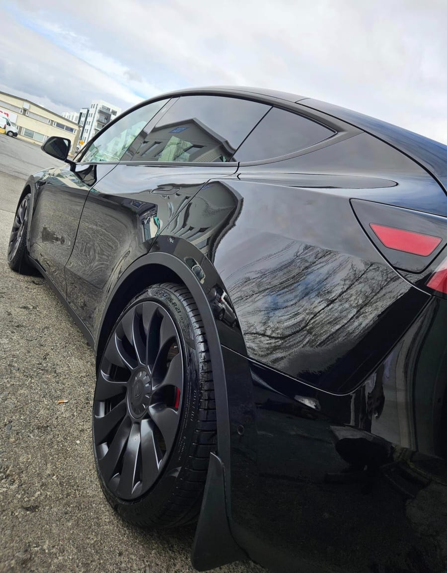 Vönduð þrif að innan og utan og bón hjá  Auto Detail