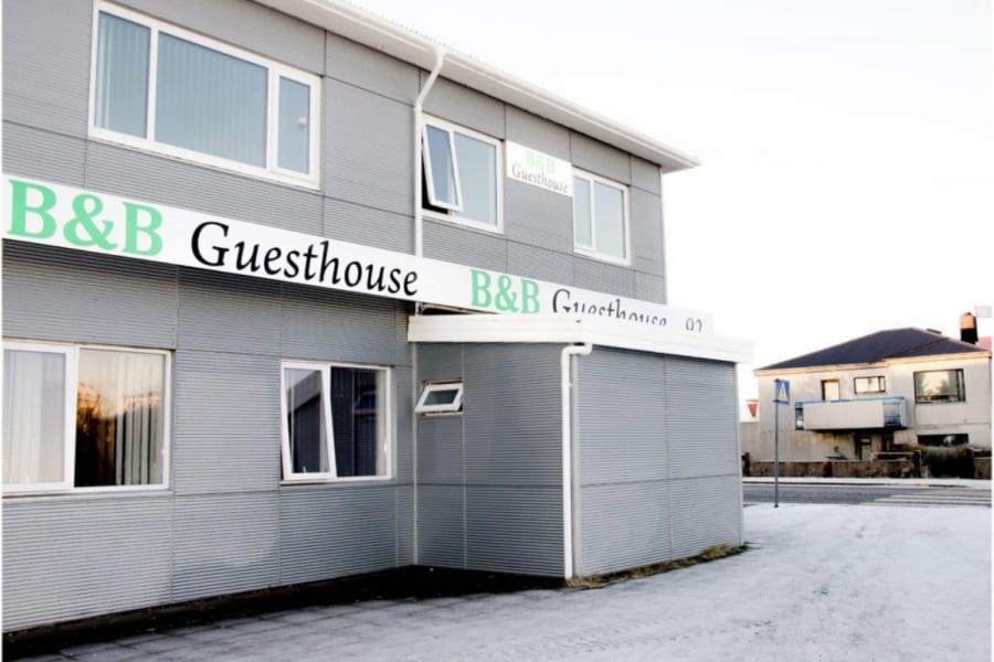 Gisting, geymsla á bíl í Keflavík og akstur til og frá Leifstöð