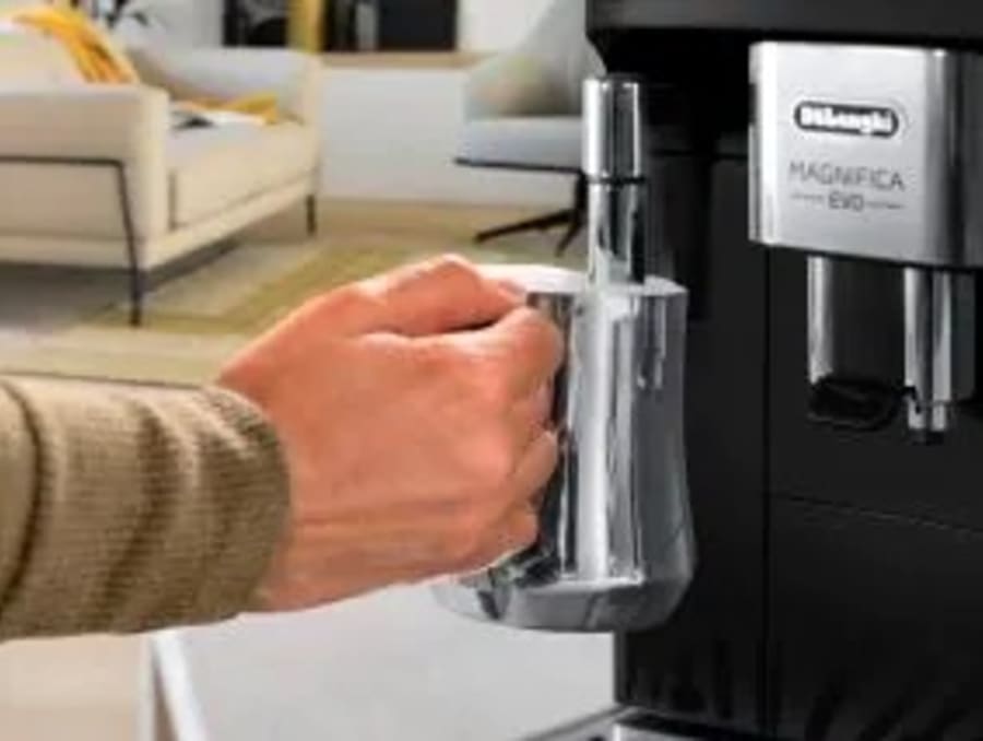 DeLonghi Magnifica kaffivél + Kimbo kaffi