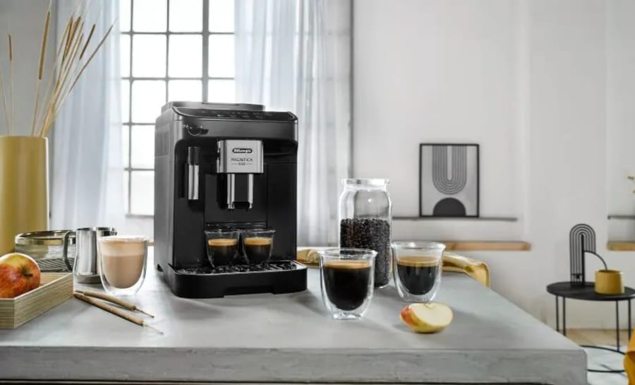 DeLonghi Magnifica kaffivél + Kimbo kaffi