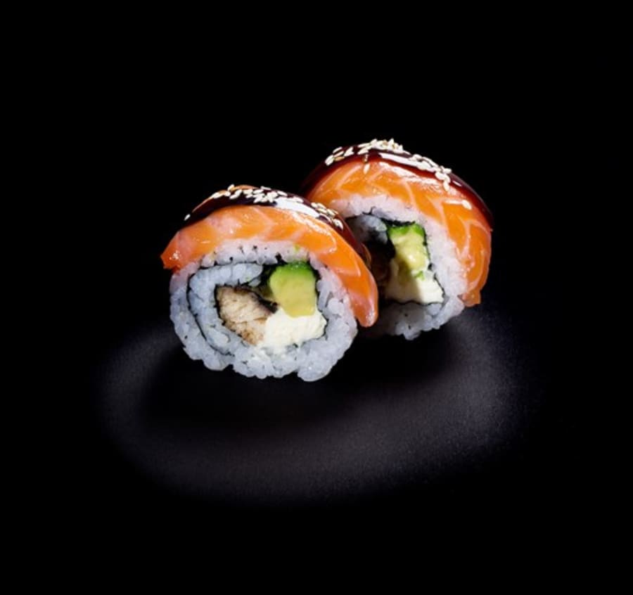 Maki i/o áll, rjómaostur, avókadó & lax utan um