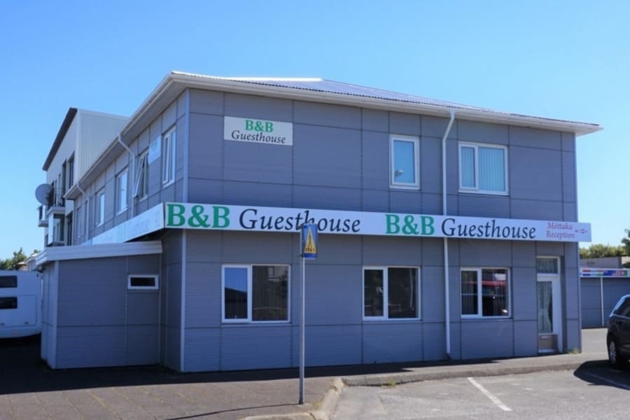 Gisting, geymsla á bíl í Keflavík og akstur til og frá Leifstöð