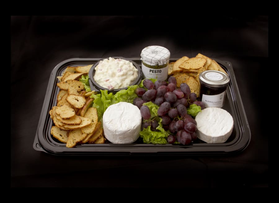 Osta- og salatbakki