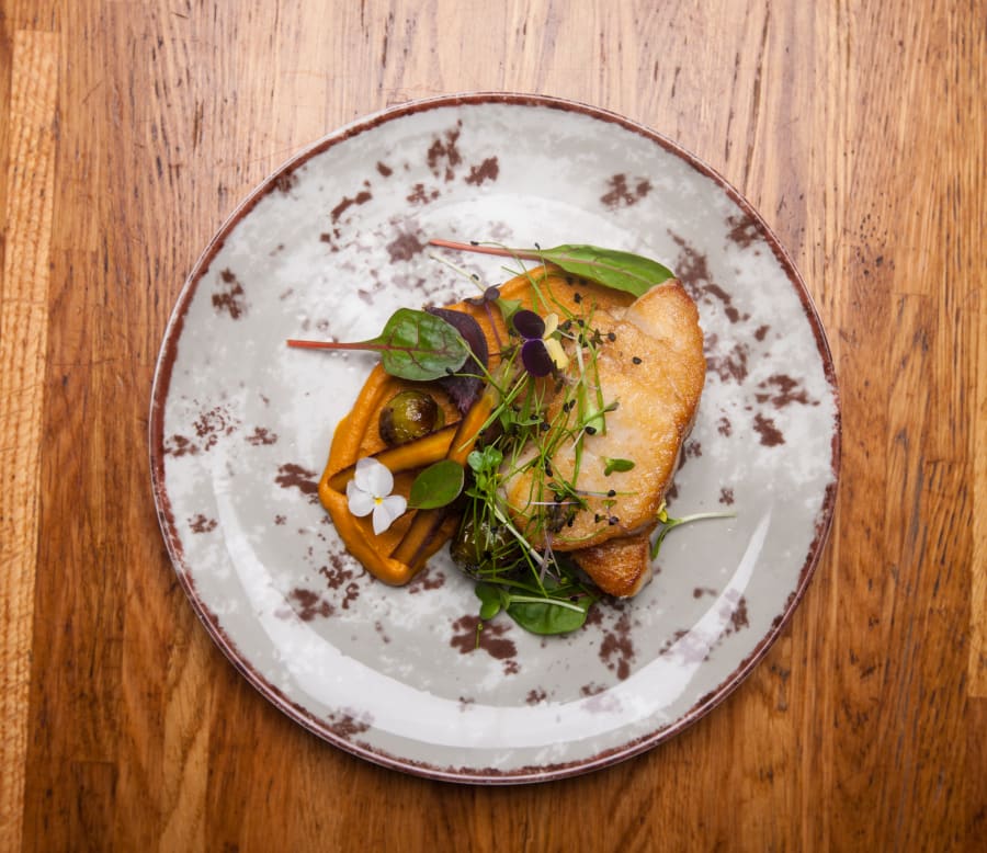 Pönnusteiktur þorskhnakki / Panfried fillet of cod