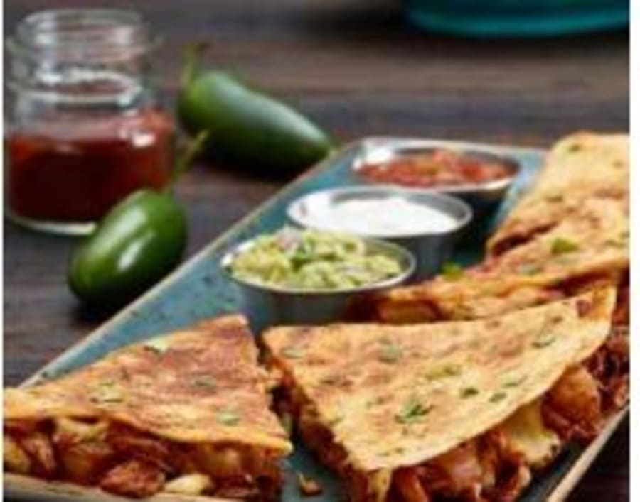 QUESADILLA MEÐ GRILLUÐU JACKFRUIT