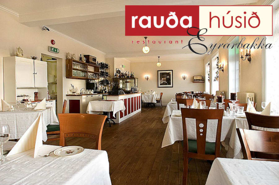 Humarsúpa, lambatvenna og rauð- eða hvítvínsglas