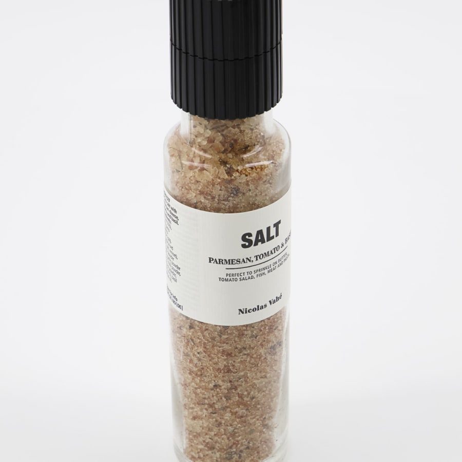 Salt með tómat, parmesan og basil