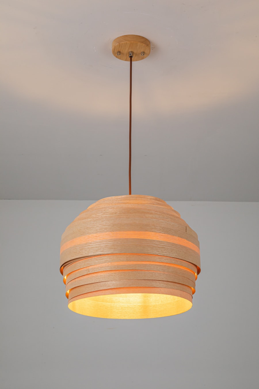 Saturn hangandi ljós