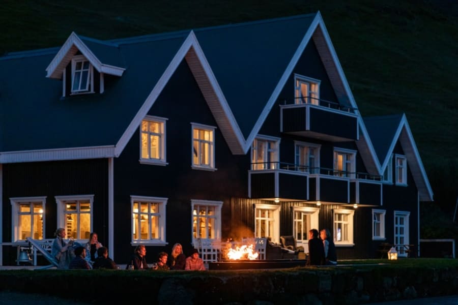Gisting í svítu, 90 mínútna nudd og aðgangur að spa fyrir tvo auk gönguferðar með leiðsögn frá Skálakot Manor Hotel