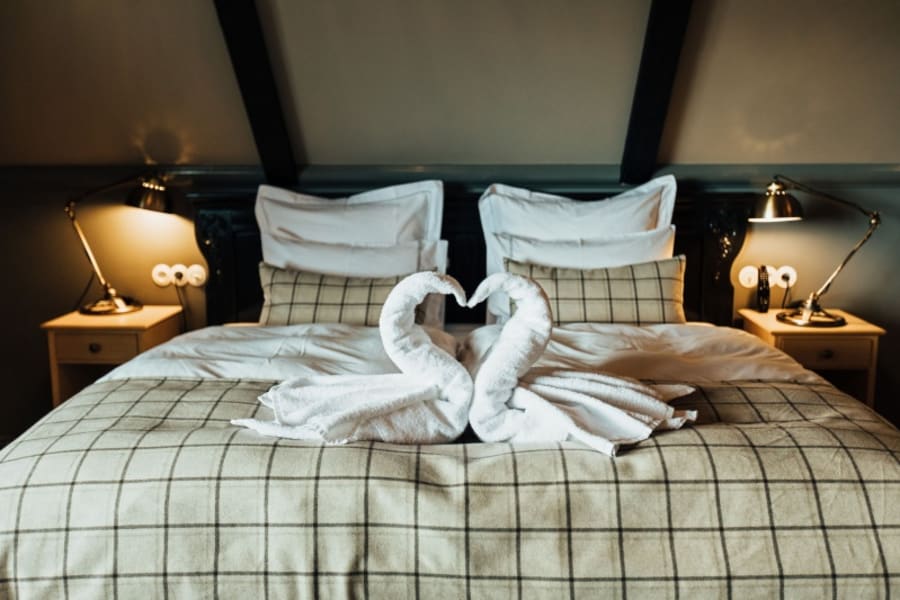 Gisting í svítu, 90 mínútna nudd og aðgangur að spa fyrir tvo auk gönguferðar með leiðsögn frá Skálakot Manor Hotel