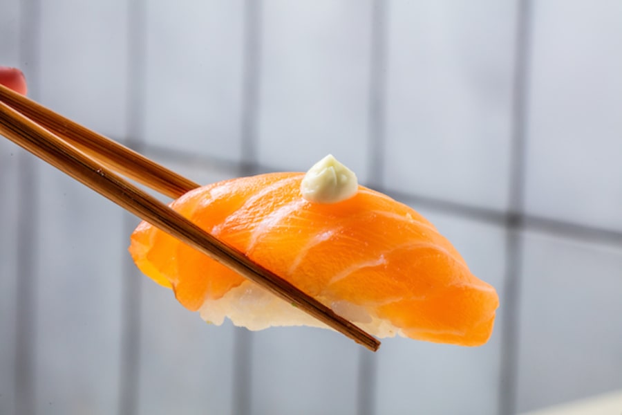 10 stk lax nigiri með hvítlauk