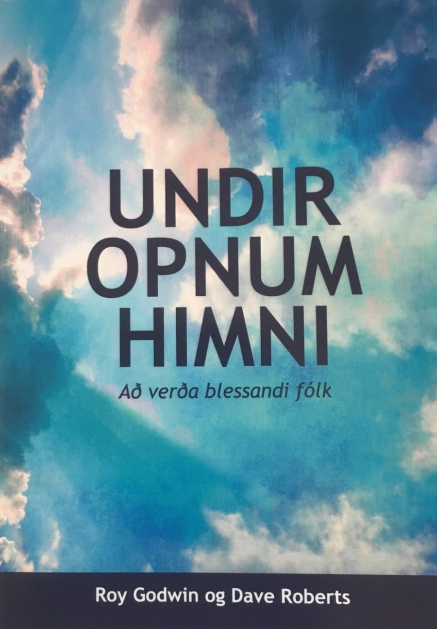 Undir opnum himni