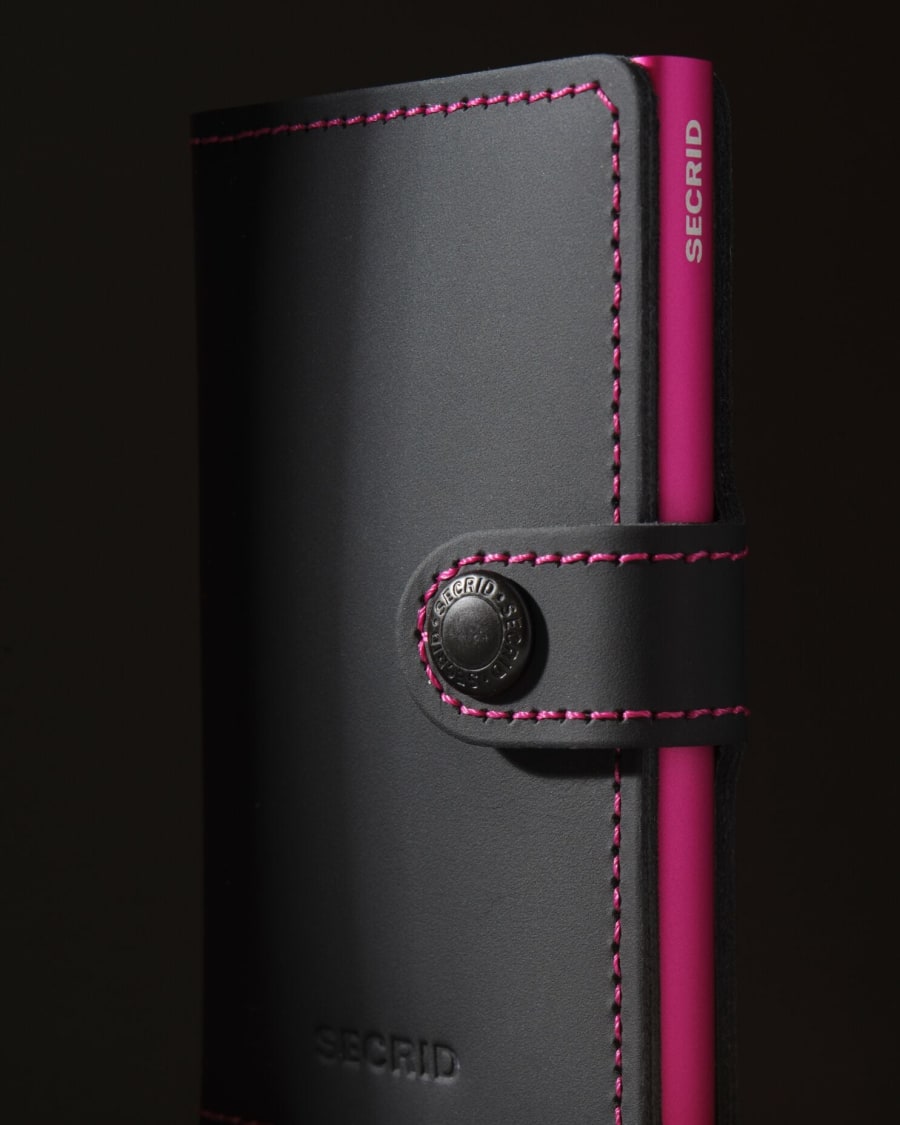 Secrid Miniwallet - Matte Black/Fuchsia