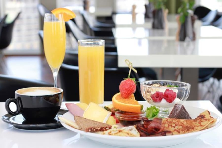 Gjafabréf – Brunch fyrir tvo á SKÝ Restaurant & Bar